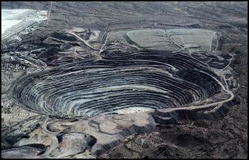 20110306-USGS copper mine in Arizona open_pit.gif